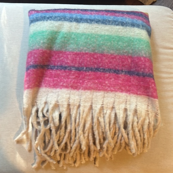 New with tags Free People Blanket - Picture 2 of 4